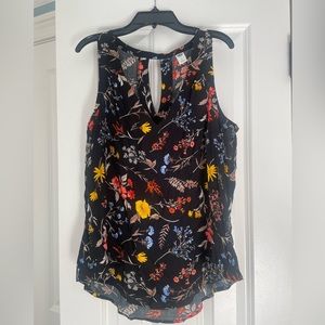 Old Navy Women’s floral blouse size large.